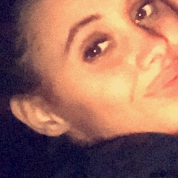 Meet your Posher, Haily - Picture 1 of 1